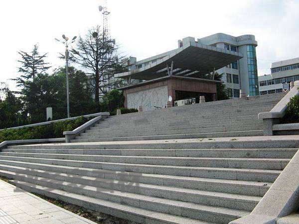 什(shí)麼是路邊石